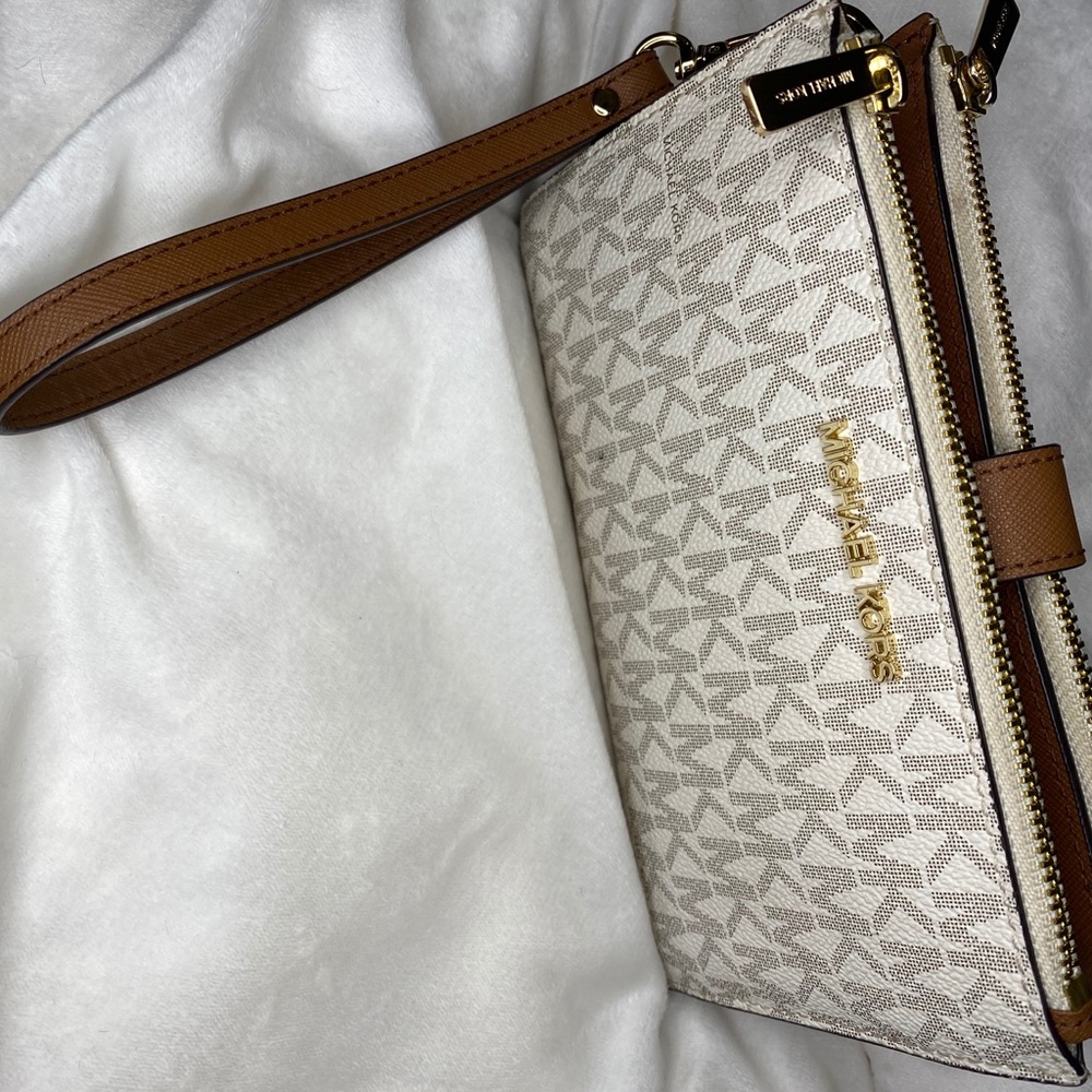Adele Logo Smartphone Wallet